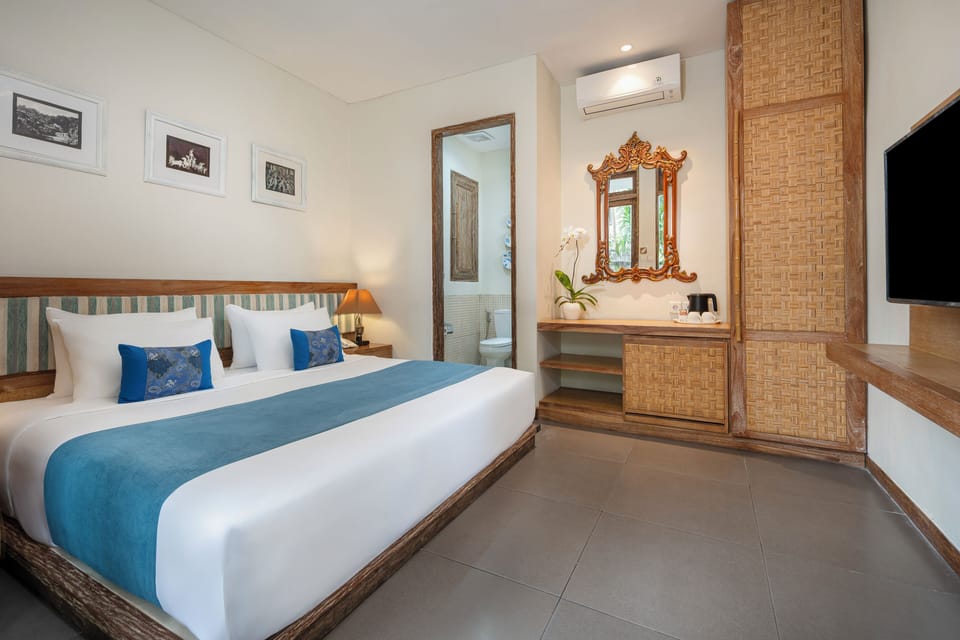Superior Room | Minibar, in-room safe, desk, iron/ironing board