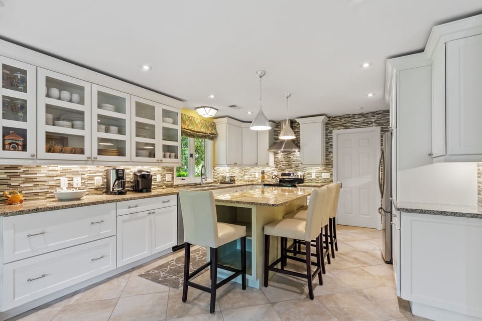 Beautiful well stocked kitchen