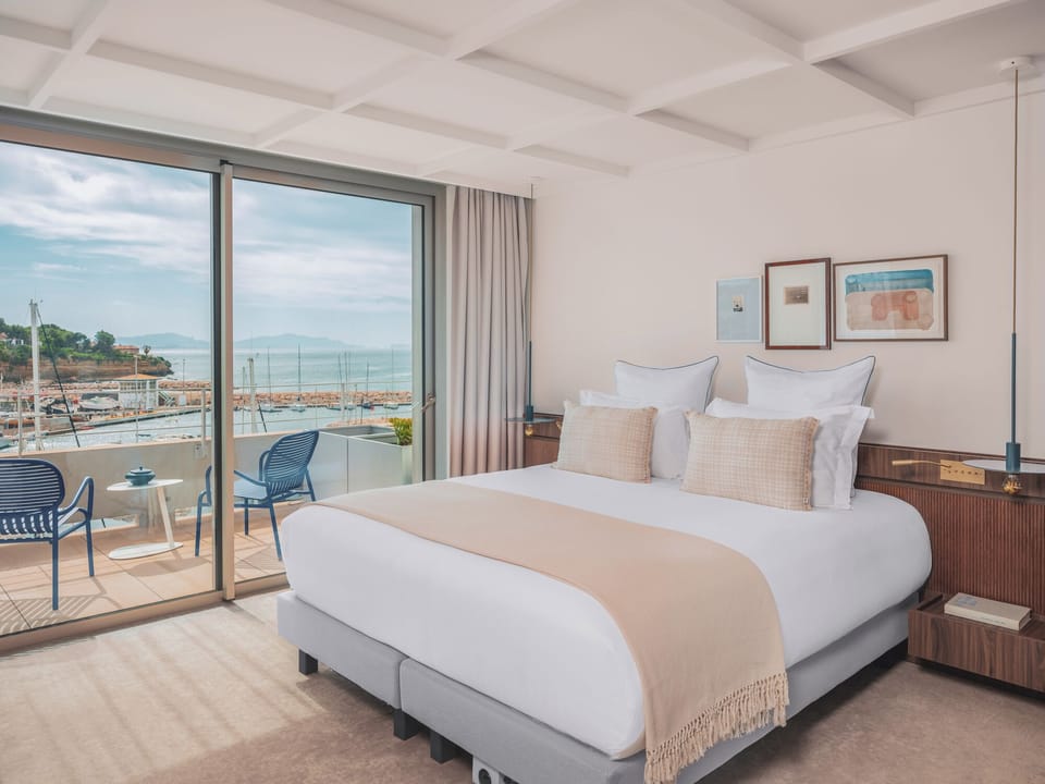 1 bedroom, premium bedding, in-room safe, desk