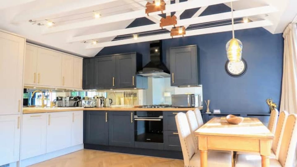 Kitchen/Dining area