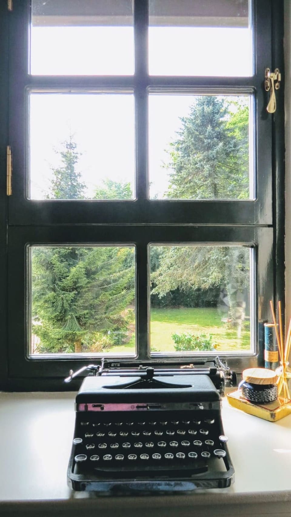 Landing window