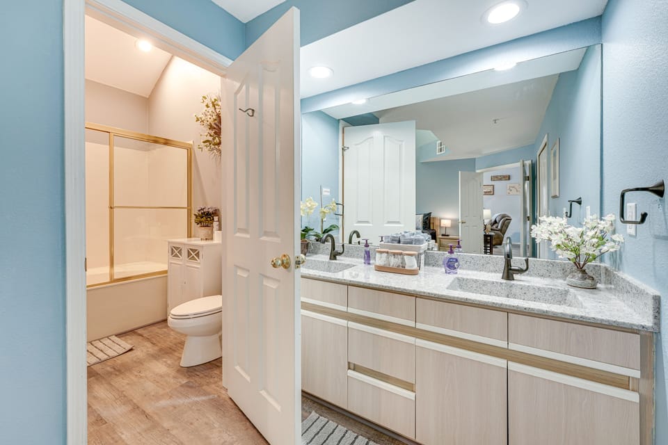Bathroom | Complimentary Toiletries | 1st Floor