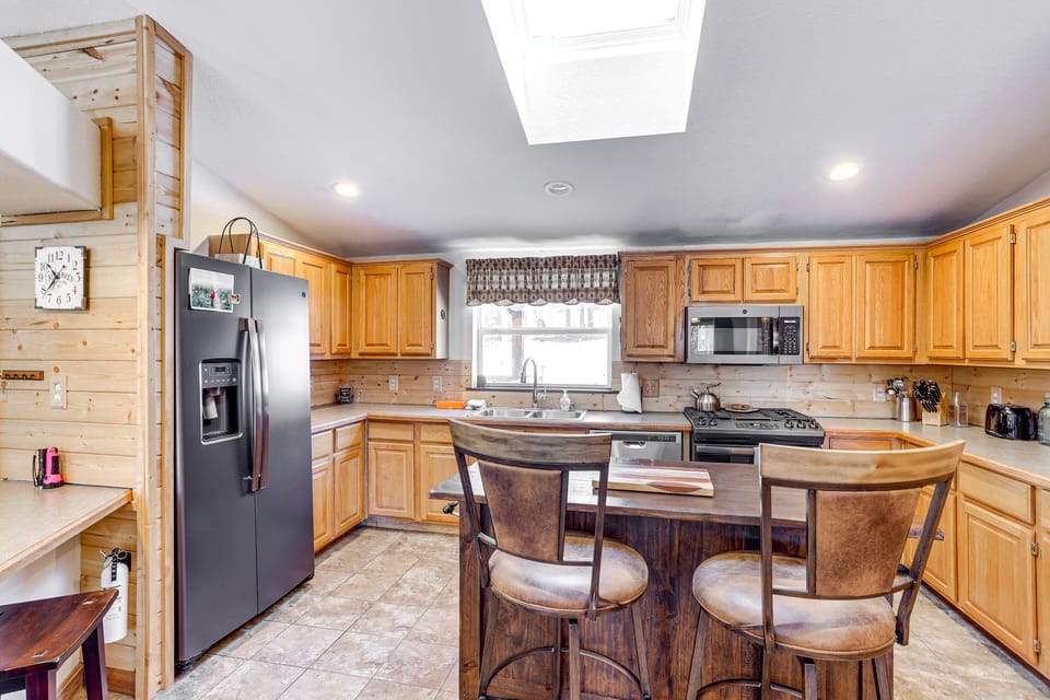 Kitchen | Equipped w/ Cooking Essentials