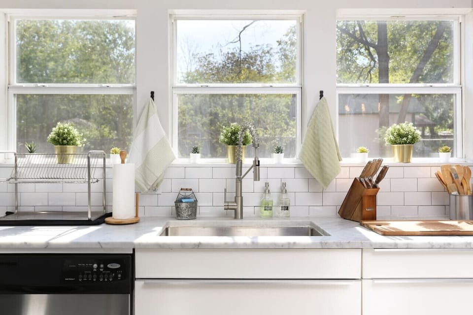 Chef`s Kitchen with plenty of natural light