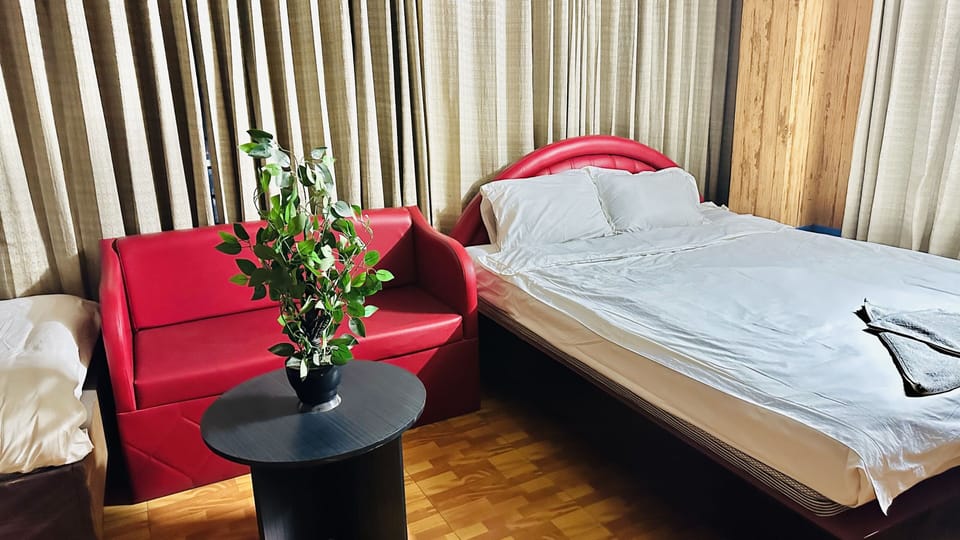 Deluxe Room | 1 bedroom, desk, laptop workspace, blackout drapes