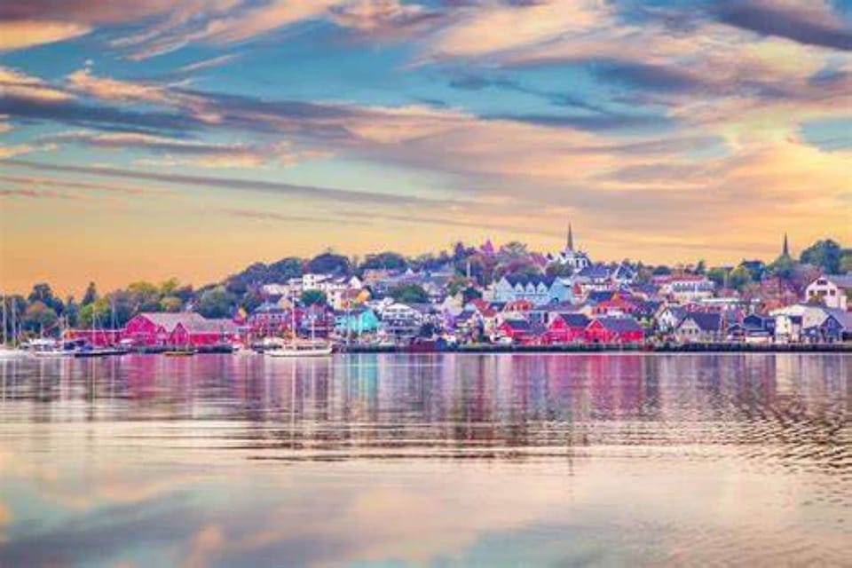 Lunenburg, a world UNESCO town, located 10 mins from Knotting Hill 