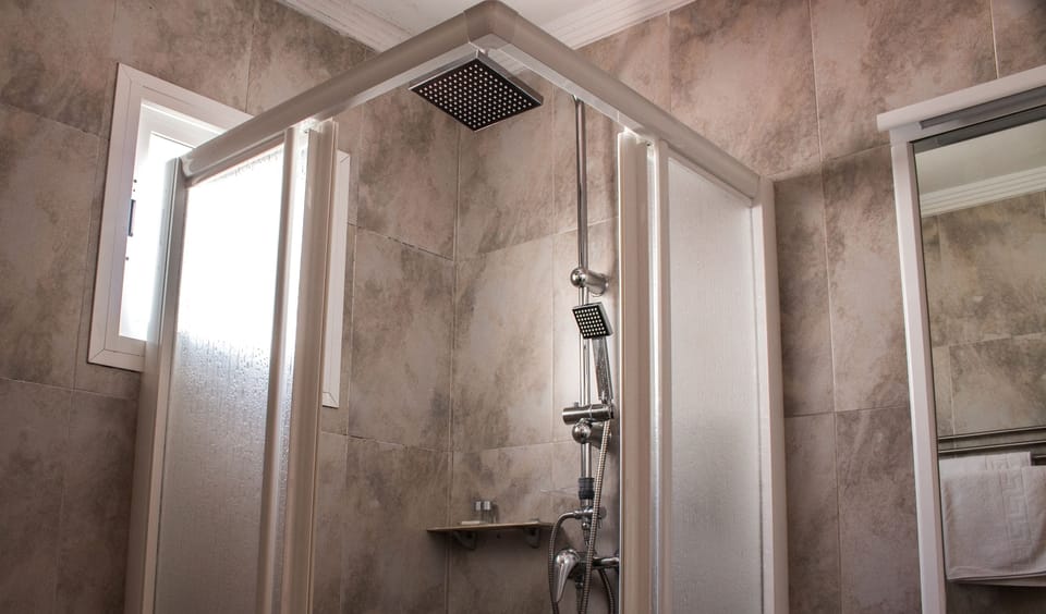 Double or Twin Room | Bathroom | Shower, hair dryer, towels