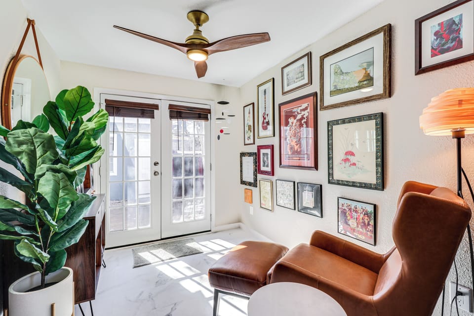 Sunroom | Record Player w/ Vinyls