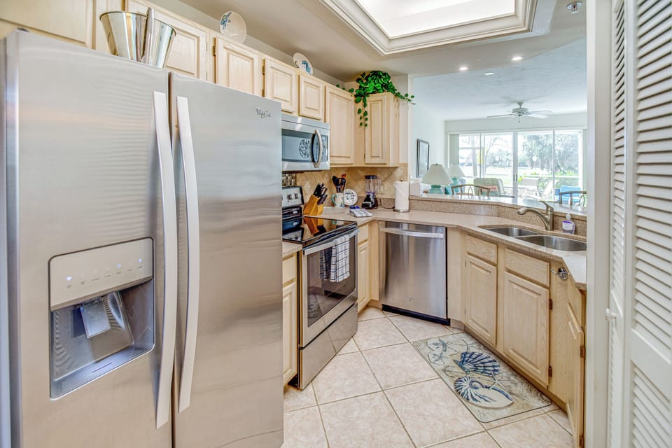 Kitchen | Equipped w/ Cooking Essentials