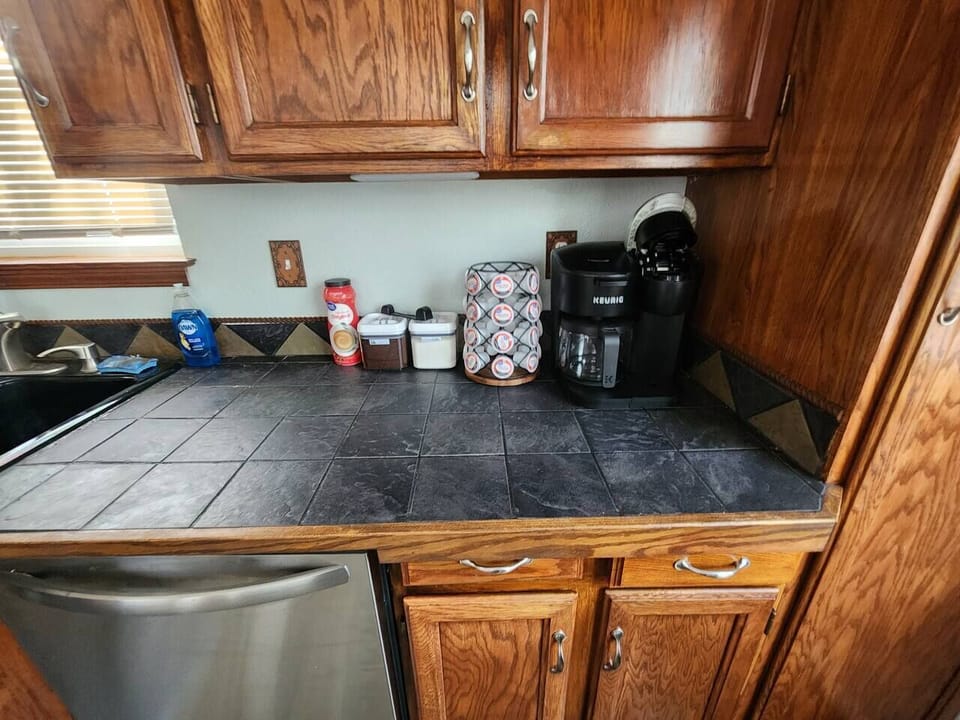Complete coffee bar with 2 options pot of k cup 