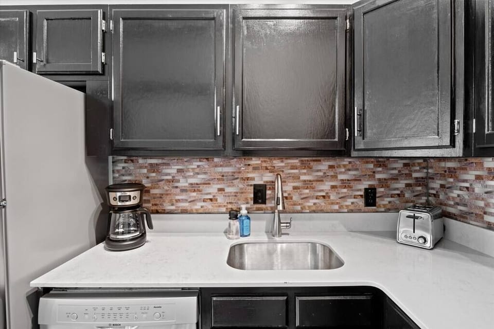 Did we mention it also has granite counters, drip coffee maker & tea kettle?