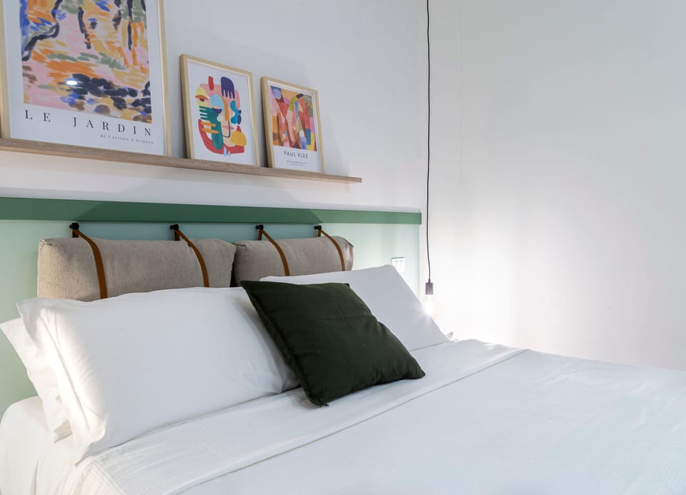 Classic Room | Egyptian cotton sheets, premium bedding, desk, laptop workspace