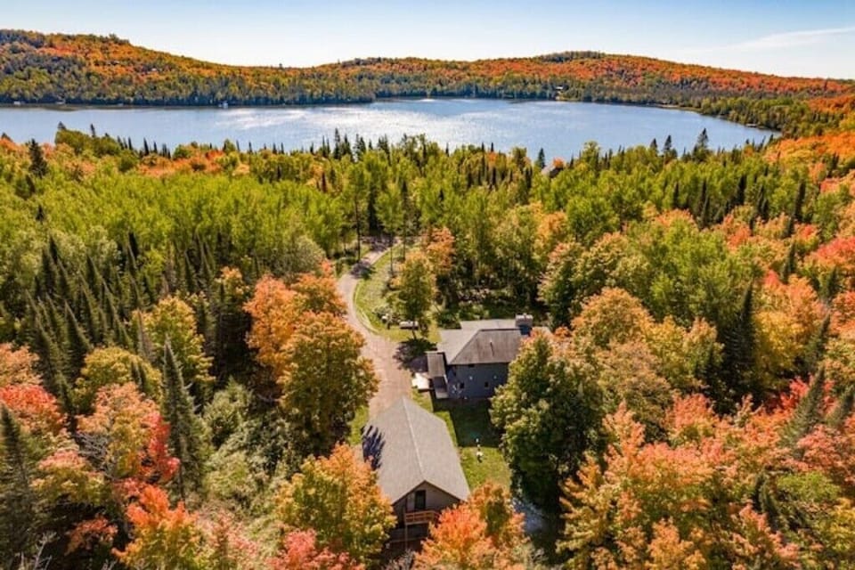 Property is located 3 min drive from Lake Caribou, and nested in the wood 