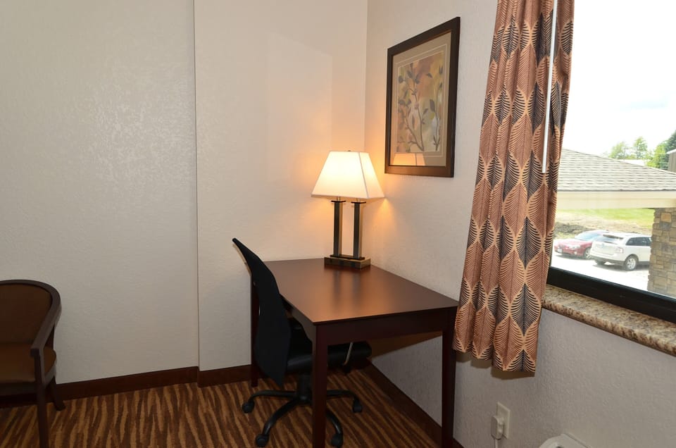Studio, 1 King Bed, Non Smoking | Premium bedding, down comforters, pillowtop beds, in-room safe