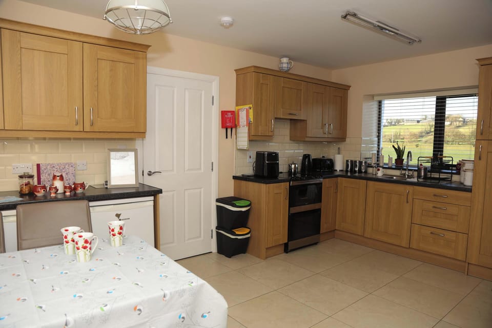 Kitchen with plenty of accessories.
