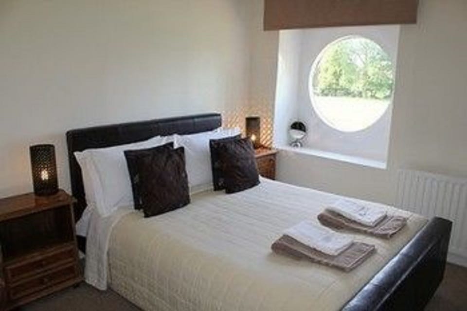 Executive Double Room | Desk, iron/ironing board, travel crib, rollaway beds