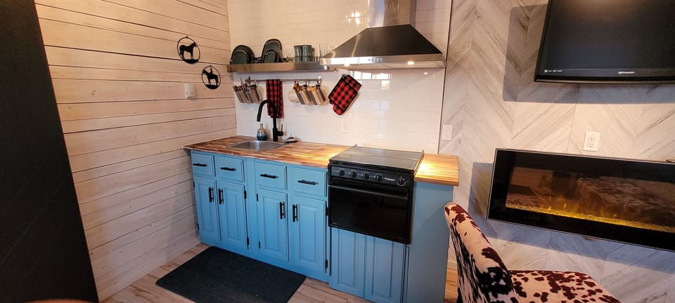 Full Kitchen with all the amenities you need.
