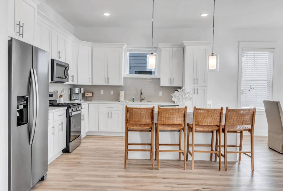 Well appointed kitchen and additional seating for 4 at the large kitchen island