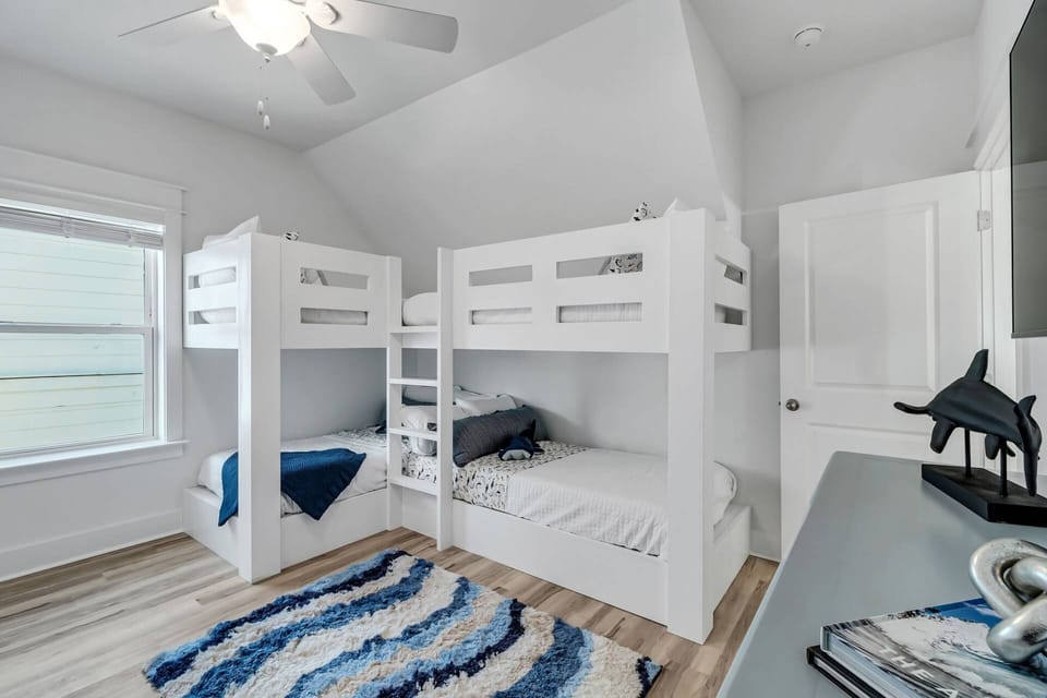 3rd floor bunk room with  two sets of built-in twin/twin bunks! Comfortably sleeps 4!