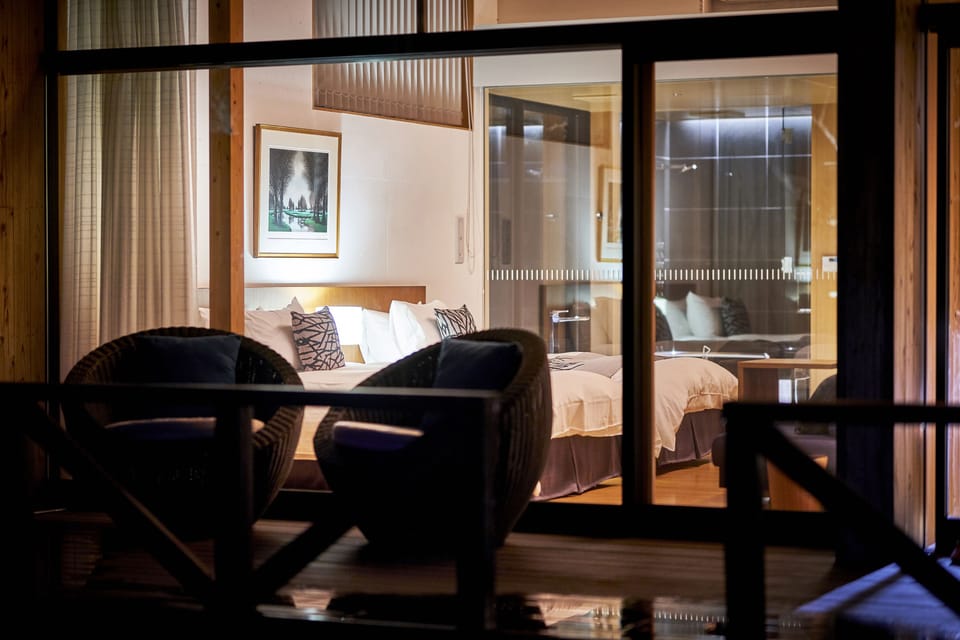 Design Twin Room, 1 Bedroom, Non Smoking | Minibar, in-room safe, blackout drapes