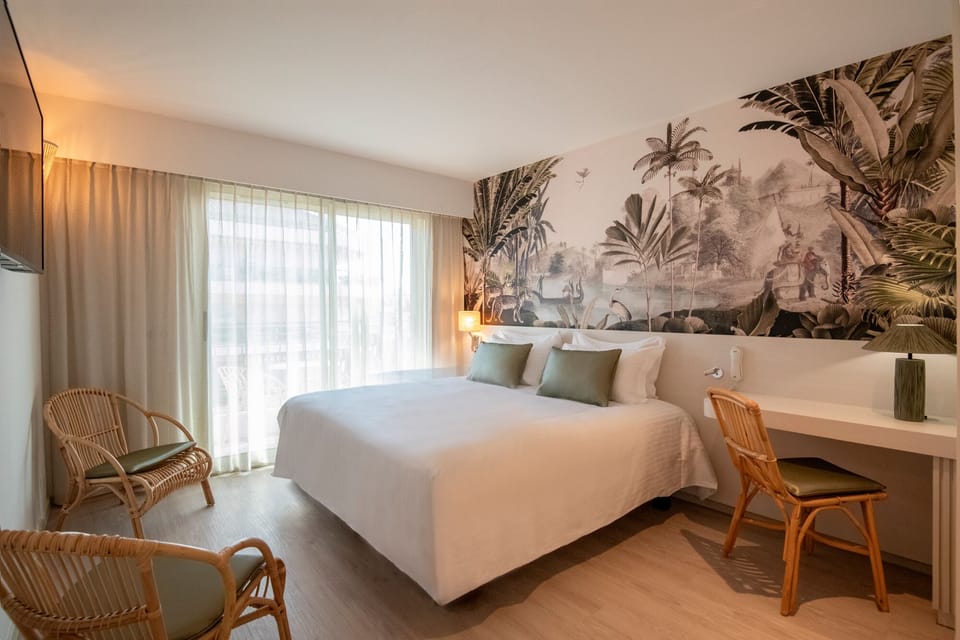 In-room safe, individually decorated, individually furnished, desk