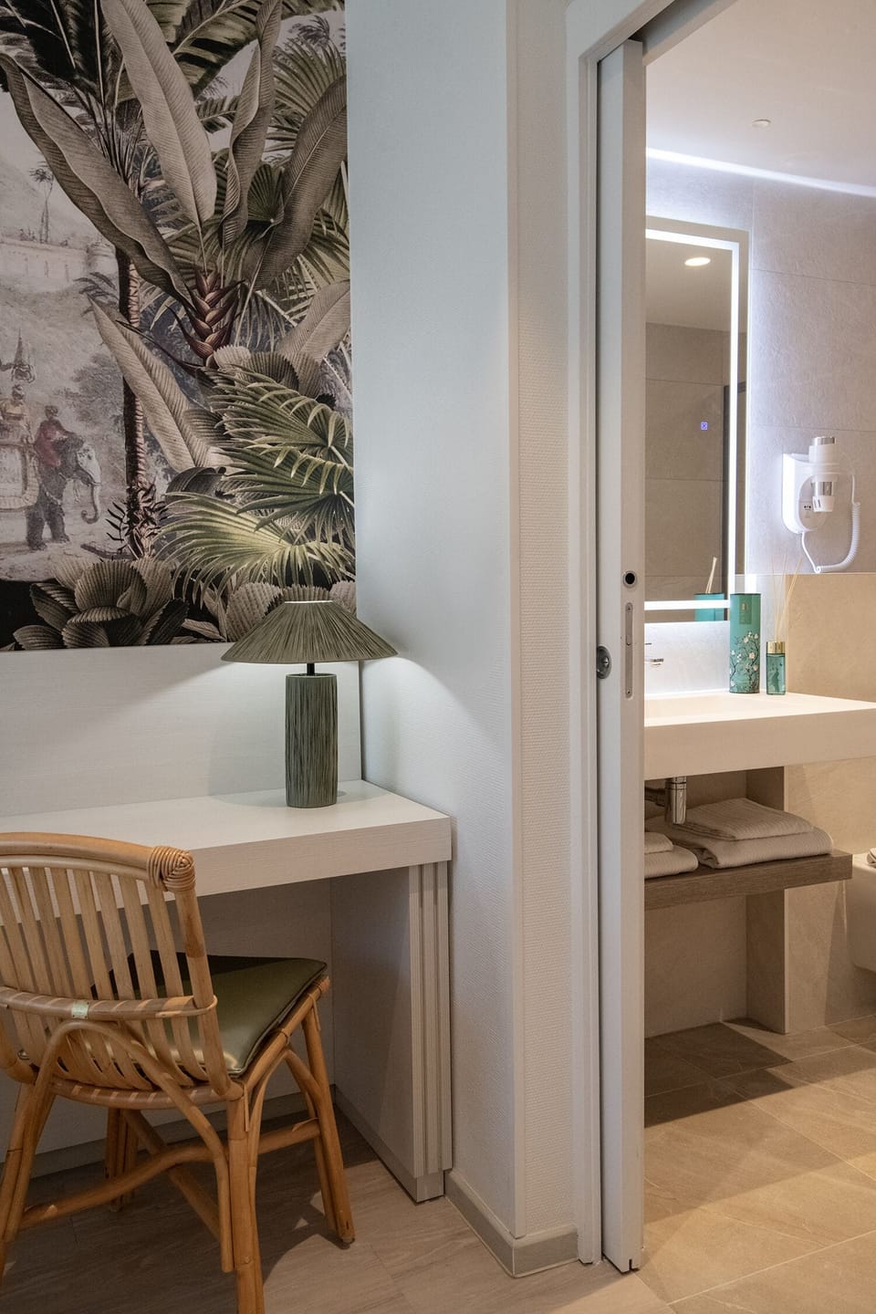 Deluxe Twin Room | In-room safe, individually decorated, individually furnished, desk