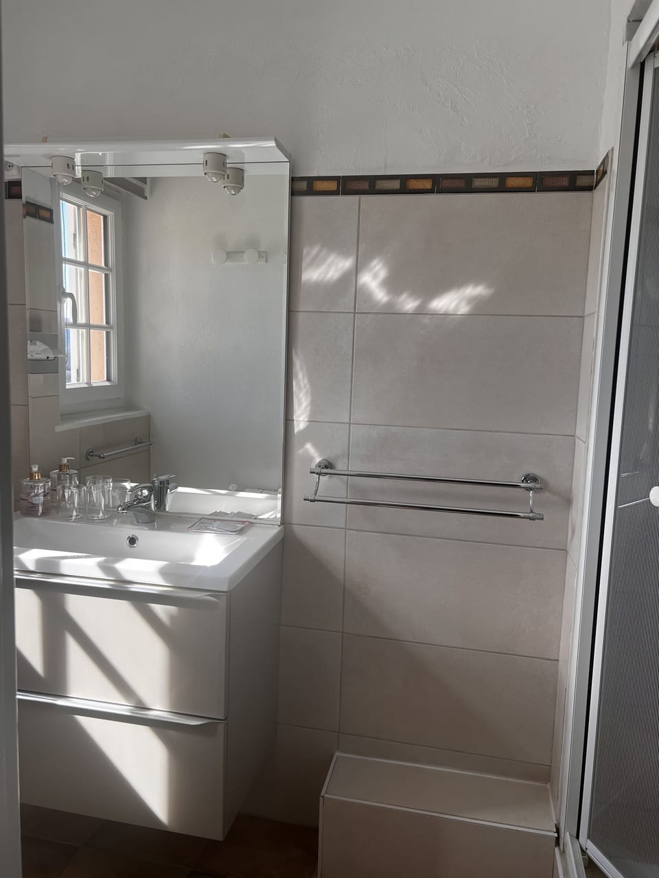 Panoramic Double Room, Ensuite, Sea View (Rouge) | Bathroom | Shower, rainfall showerhead, hair dryer, bathrobes