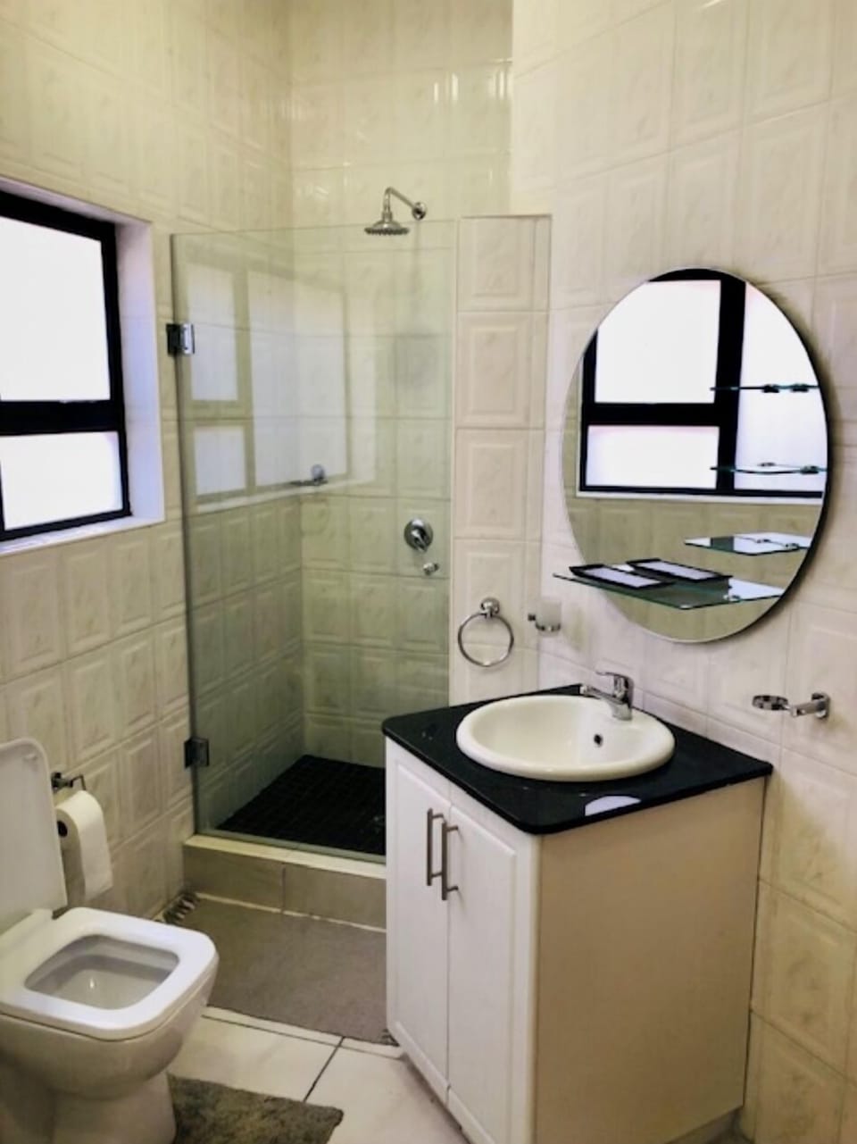 Family Studio Suite, 1 Bedroom | Bathroom | Hair dryer, towels, soap, shampoo