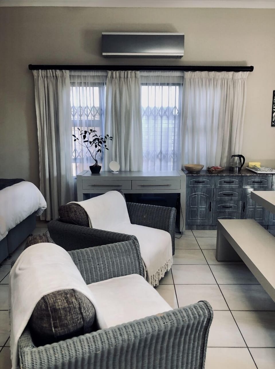 Family Studio Suite, 1 Bedroom | Living area | 32-inch Smart TV with digital channels, Netflix, streaming services