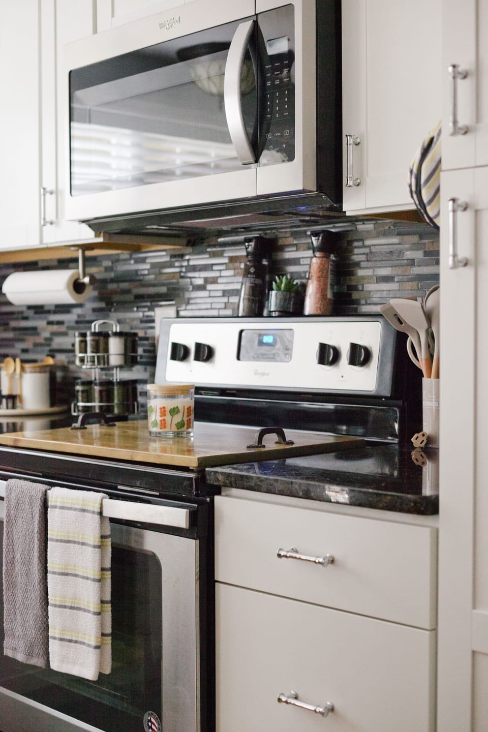 Where love and laughter simmer, and memories are always served fresh. Enjoy making meals at our fully stocked kitchen. 