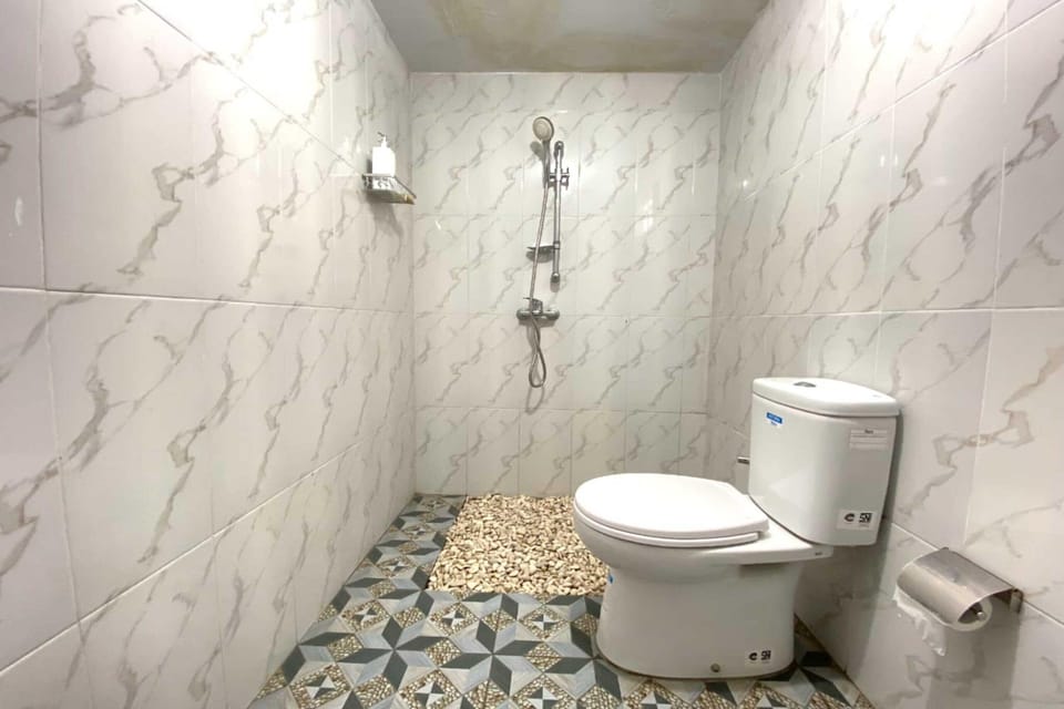 Deluxe Studio | Bathroom | Shower, soap