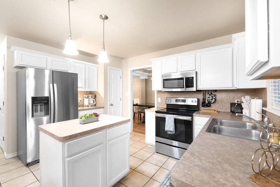 Cook and entertain with ease in this chic, fully-equipped kitchen.