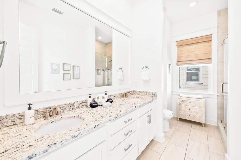 Full bathroom ensuite for primary bedroom.