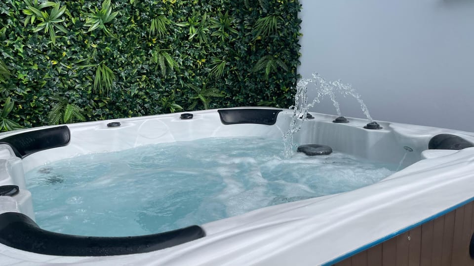 Hot tub - jets on low angle