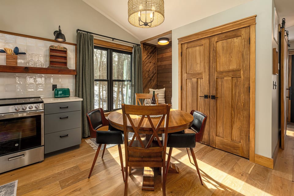 Table and 4 chairs 