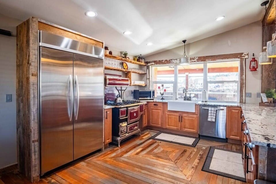 Plenty of room for everyone to pitch in and make a nice meal