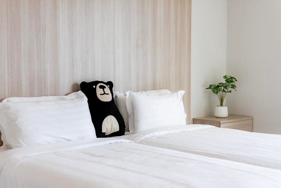 Desk, laptop workspace, free WiFi, bed sheets