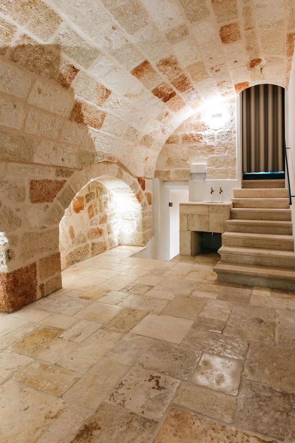 Indoor spa tub