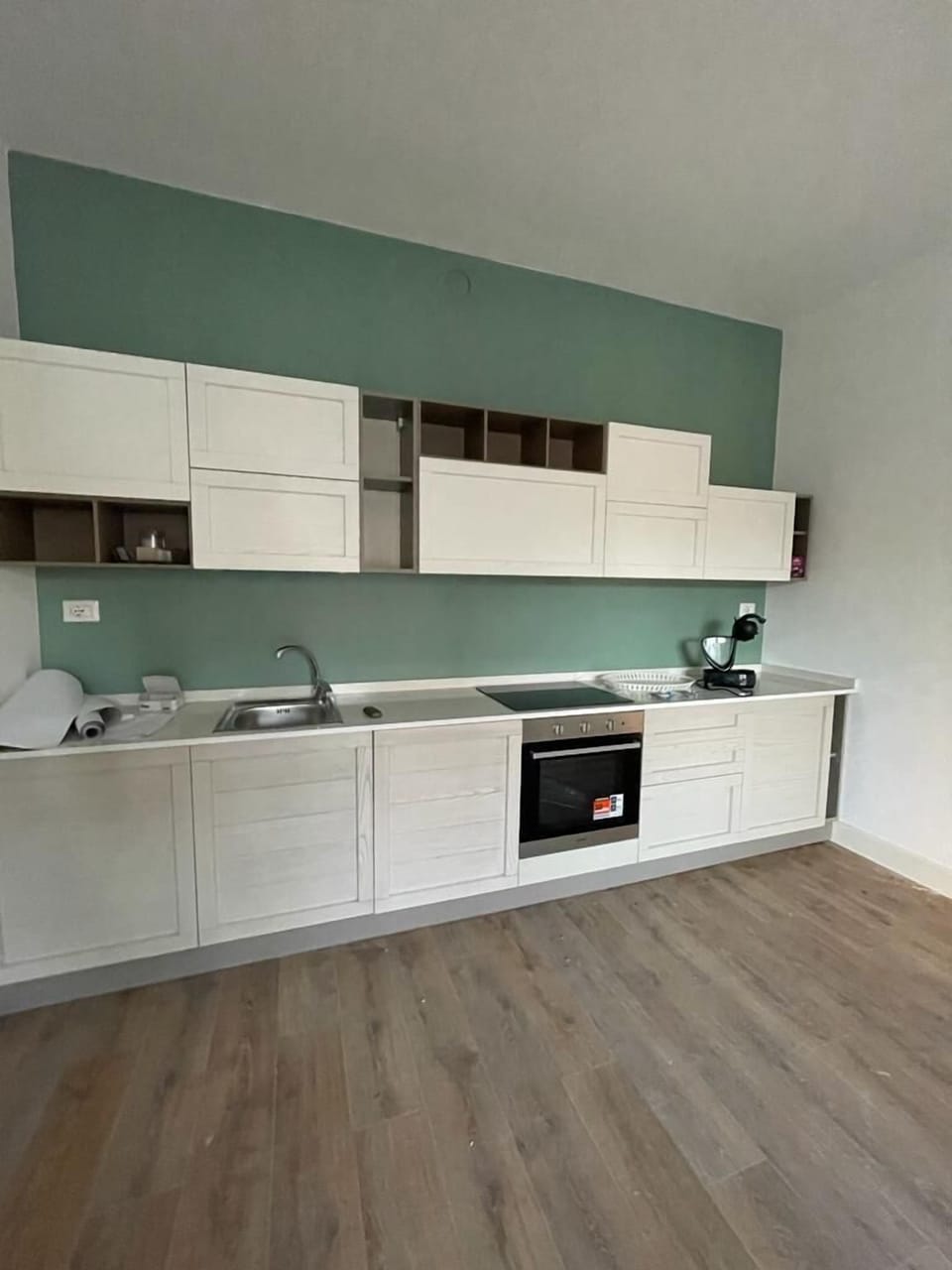 Full-size fridge, microwave, oven, stovetop