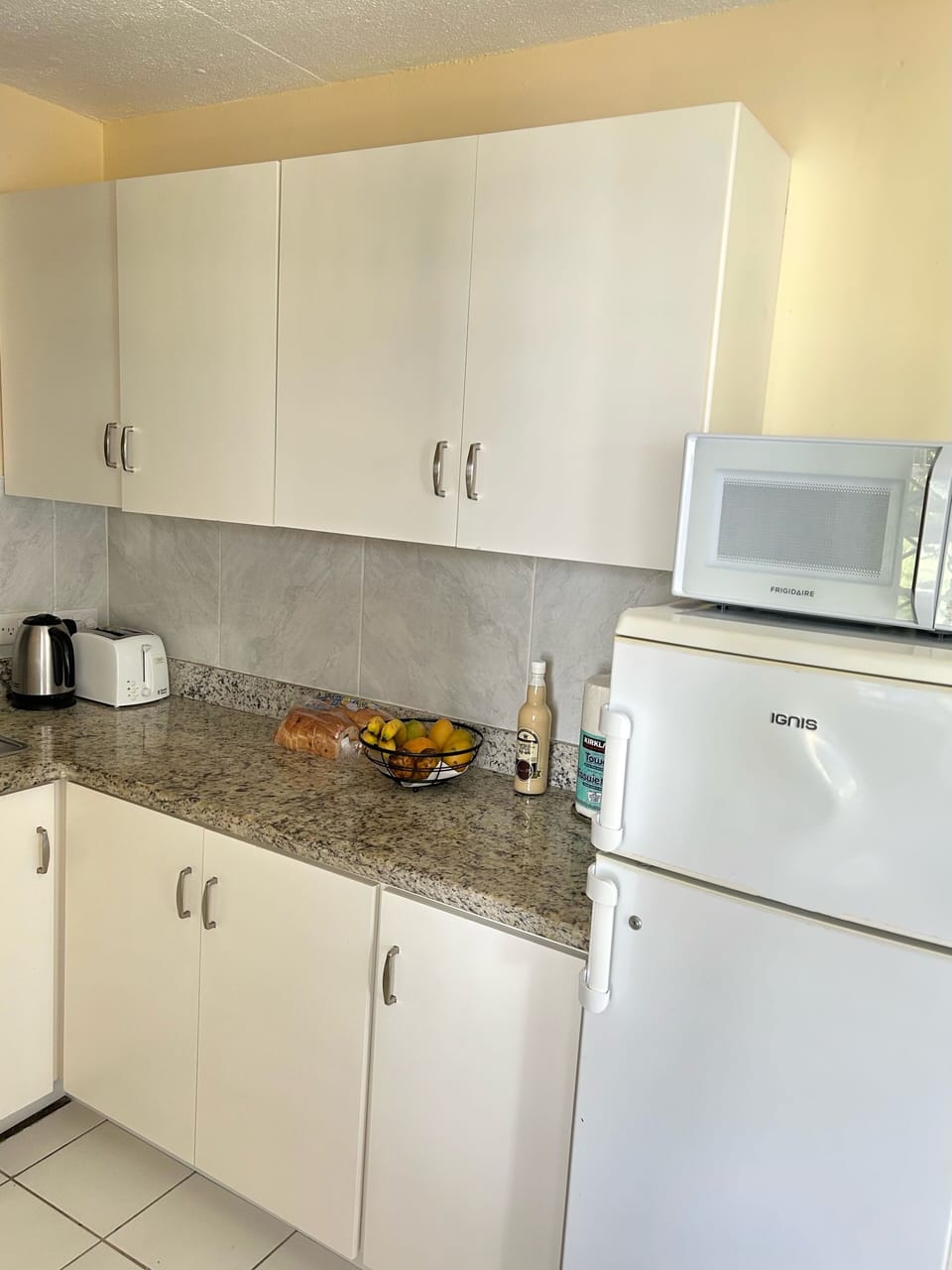 Standard Apartment, 1 Bedroom, Kitchenette | Private kitchen | Full-size fridge, microwave, oven, stovetop