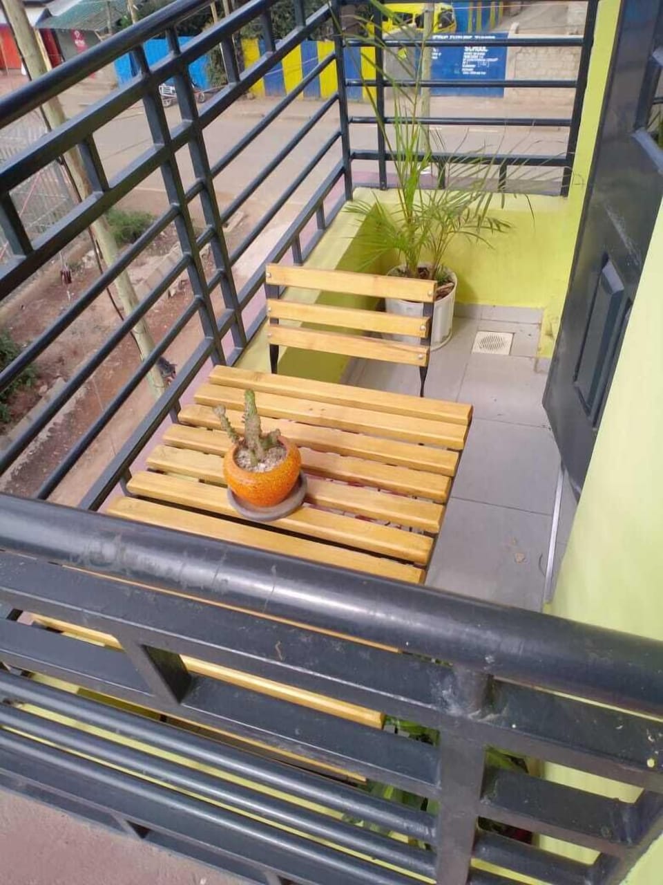 Business Studio | Balcony