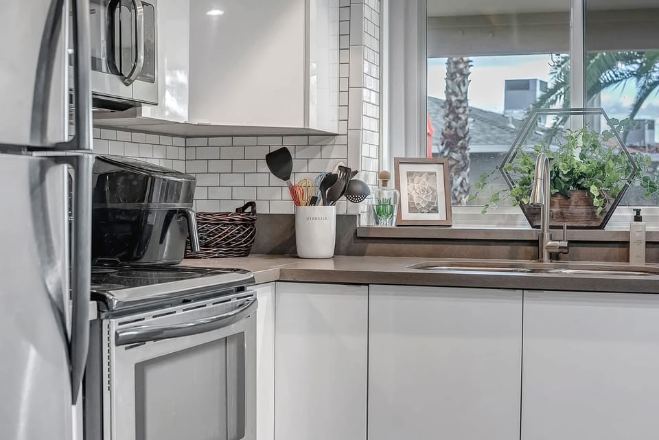 "Revolutionize your cooking with our air fryer—perfect for quick, delicious, and guilt-free meals."