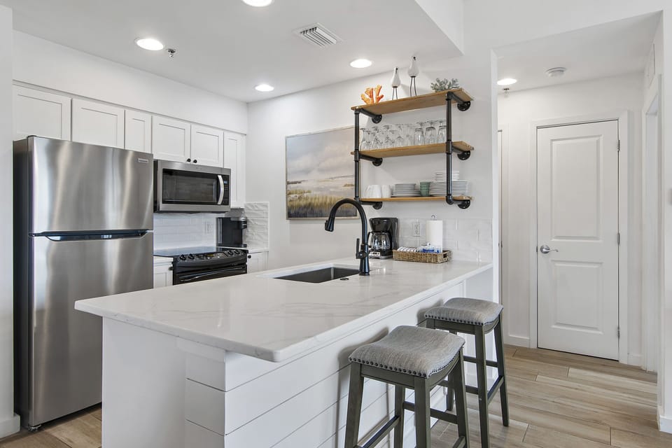 Kitchen with Breakfast Bar