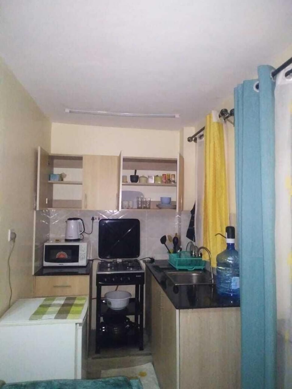 Comfort Studio | Private kitchen | Fridge, microwave, cookware/dishes/utensils