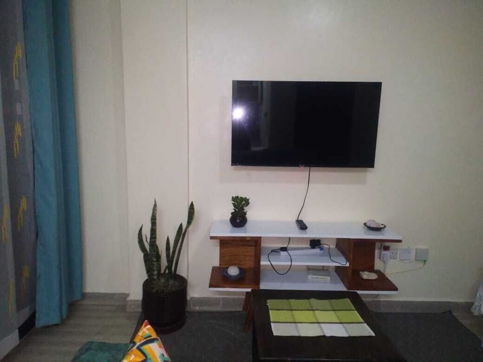 Comfort Studio | Living area | 24-inch Smart TV with digital channels