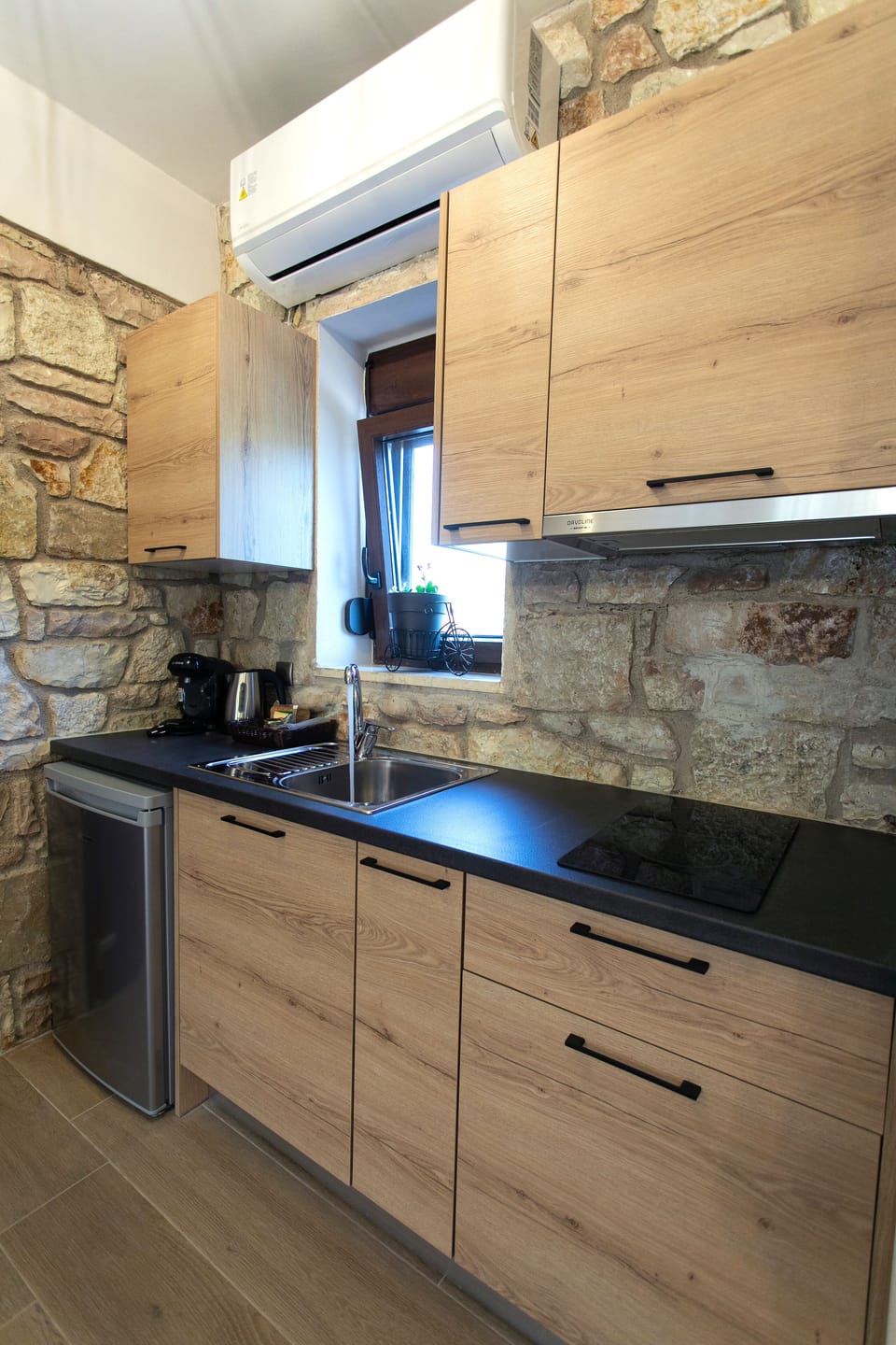 Junior Suite | Private kitchen | Full-size fridge, stovetop, espresso maker, coffee/tea maker
