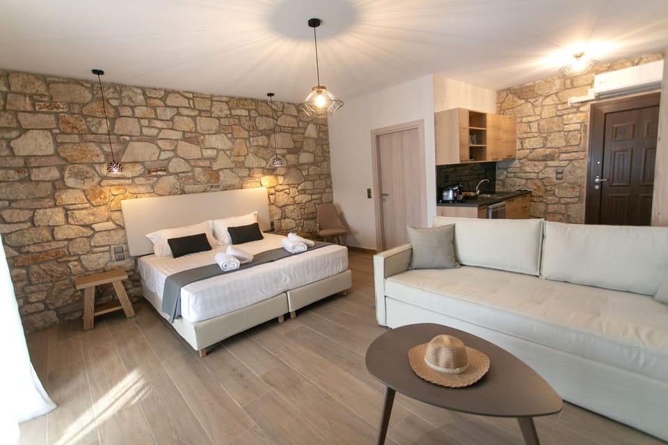 Superior Suite | Living area | 43-inch flat-screen TV with satellite channels