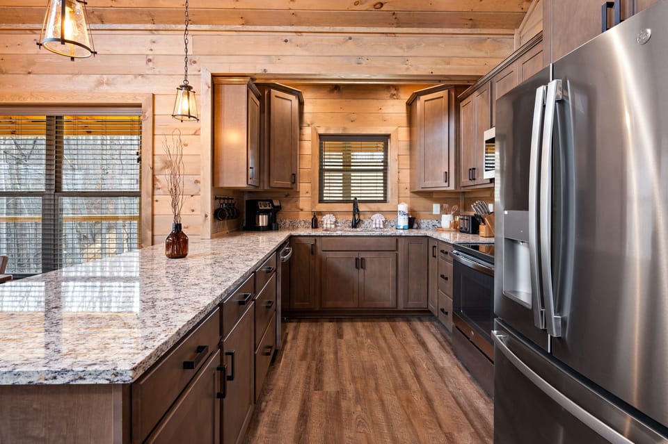 Cabin, 3 Bedrooms | Private kitchen | Coffee/tea maker, fridge, oven, toaster