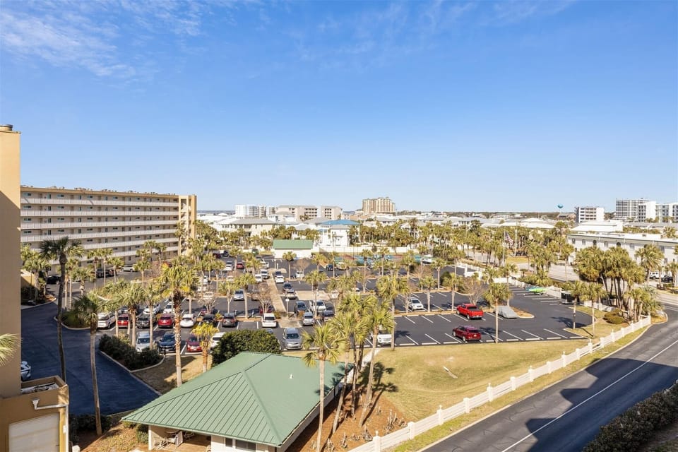 Condo, 2 Bedrooms | Property grounds