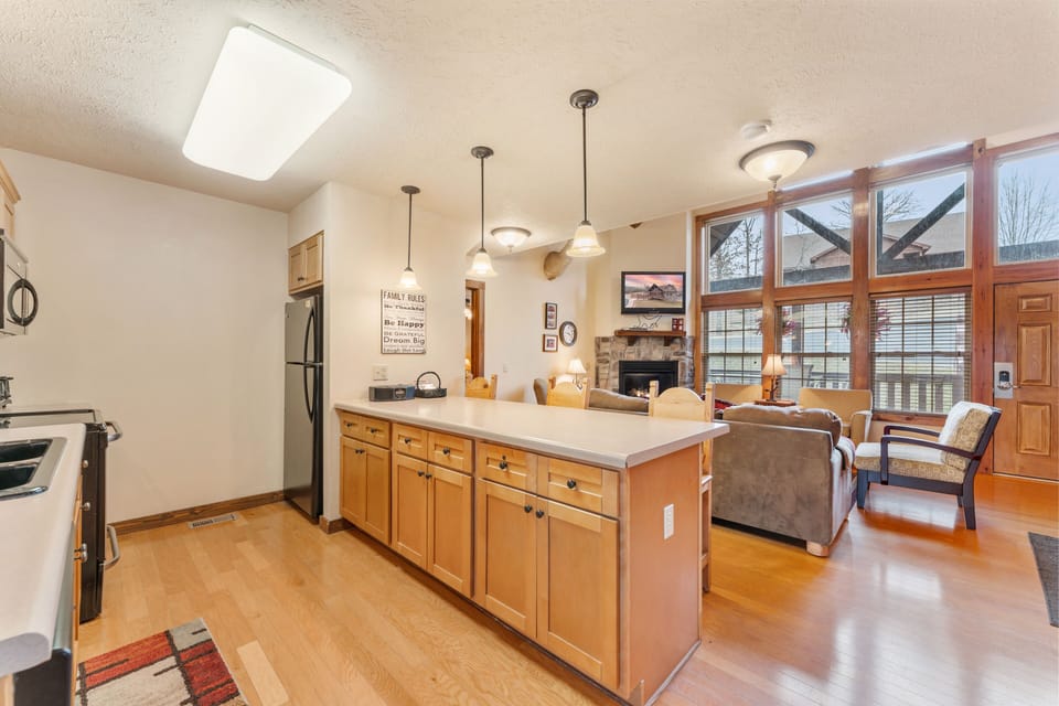 Cabin, 4 Bedrooms | Private kitchen | Coffee/tea maker, fridge, oven, toaster